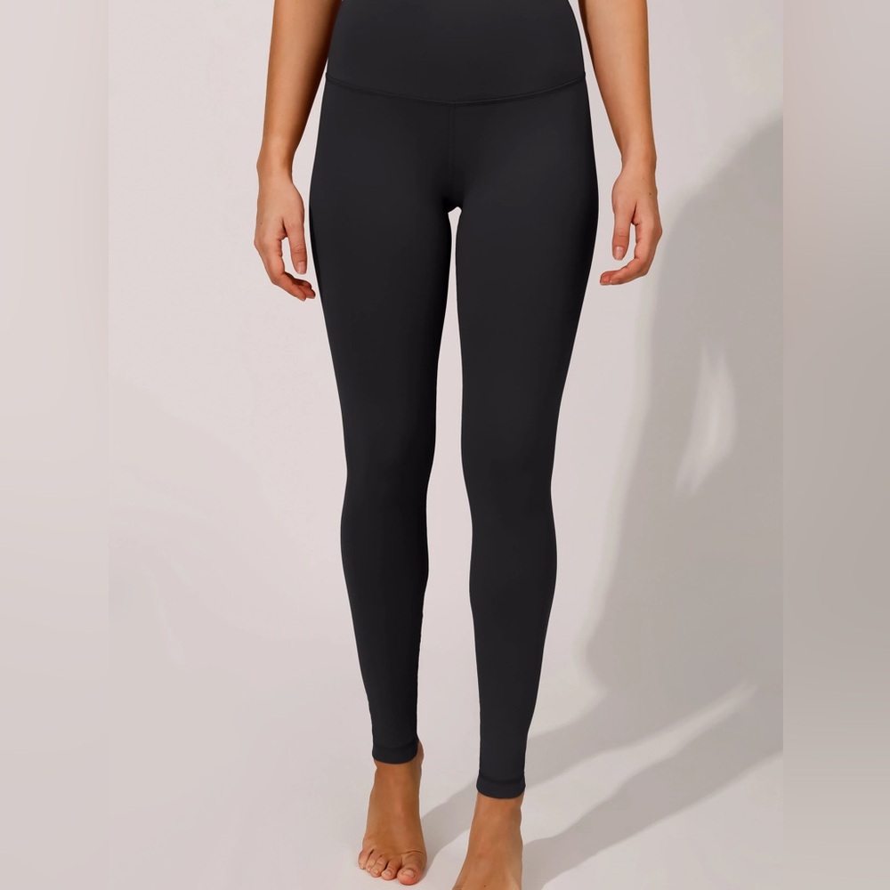 BLACK leggings, wore only a few times, good condition.